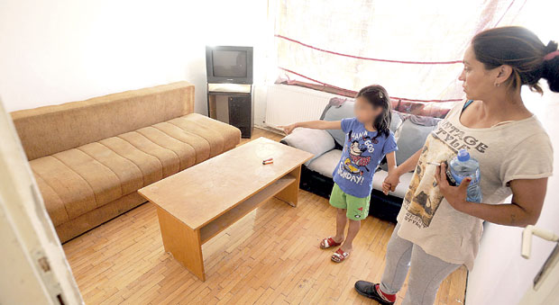 Манијак одвукао девојчицу у кревет