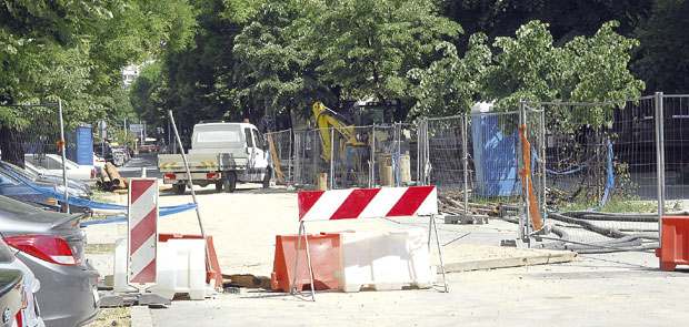 Немају куд: Продају станове да их не прогута рупа