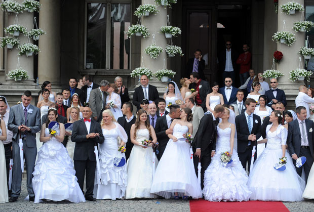 Никад мање младенаца на колективном венчању