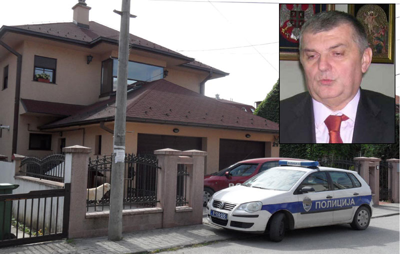 Син преживео јер се очев пиштољ заглавио, отац га није ставио у тестамент!