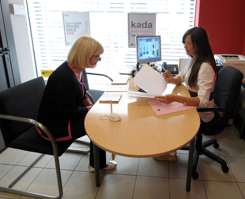 Зеленашке камате на црвеном минусу