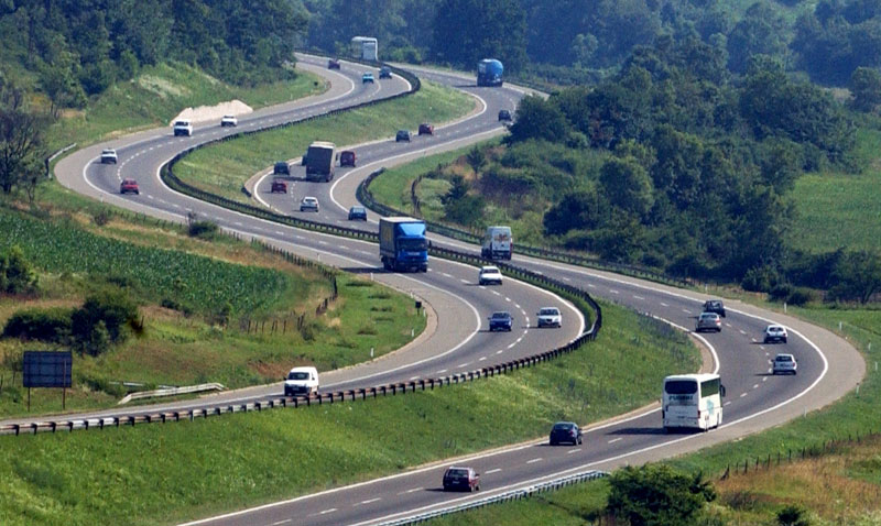 Нови асфалт за 1.100 километара