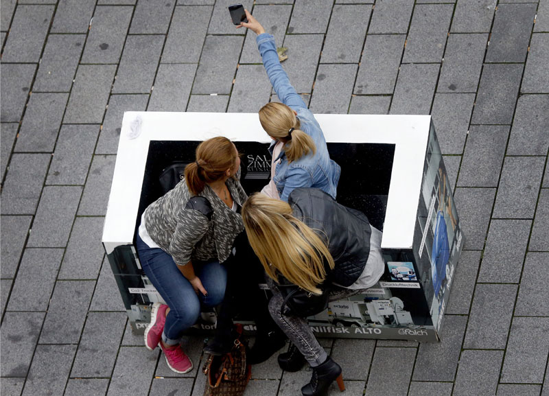  Правећи селфи, нехотице пуцала себи у главу