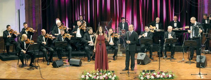 Оркестар РТС: Традицију свилом повезали