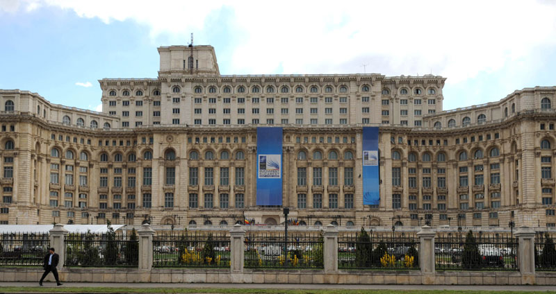 Министар правде дао оставку