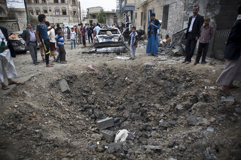 Јемен: Експлодирала ауто-бомба испред складишта муниције, настављена бомбардовања