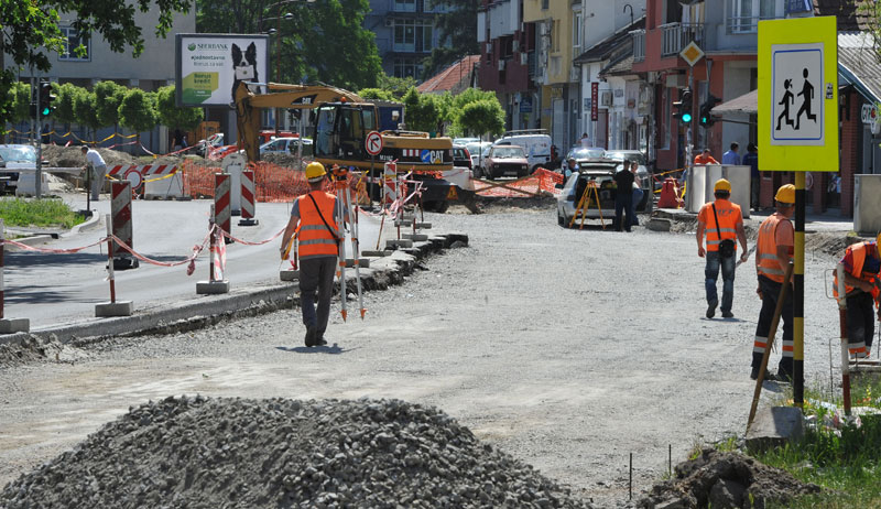 НС: Асфалт преко старог гробља