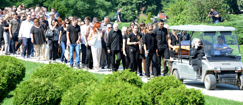 Испраћај Стеве Попова уз тамбурице и прелете авиона