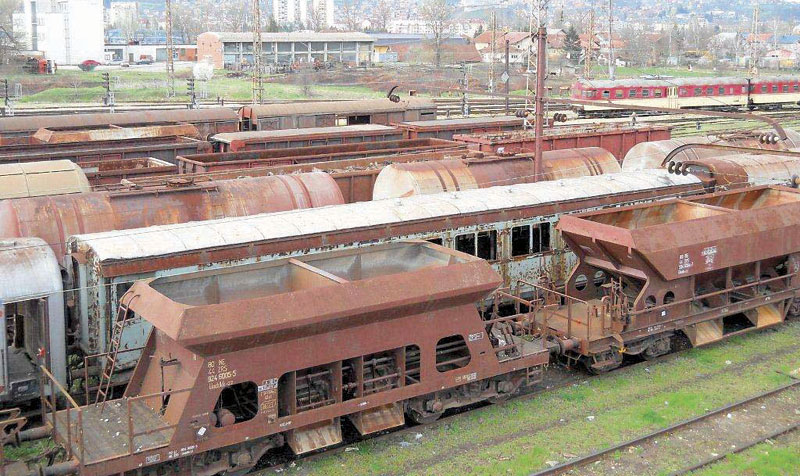 Суд паркира возове у РС