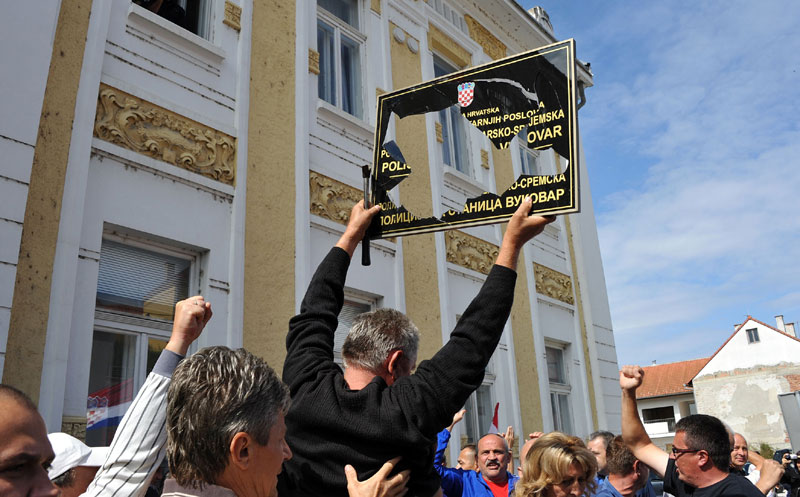Срби приморани да промене веру