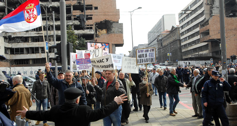 Војне пензије постају јавни дуг