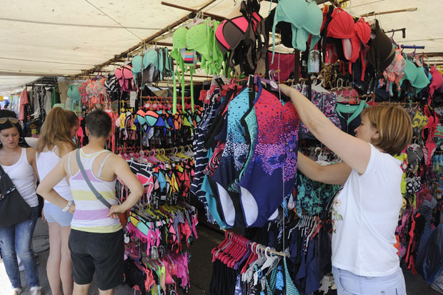 Прво на бувљак, па онда на море