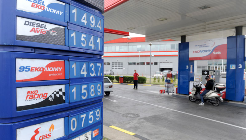 Гориво скупље пет динара