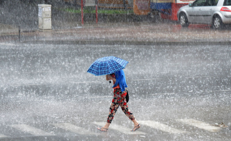 УПОЗОРОЊЕ РХМЗ: Стижу обилне падавине, могућа олуја праћена градом