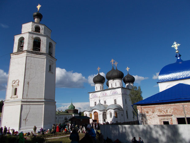 Крсни ход од 230 километара