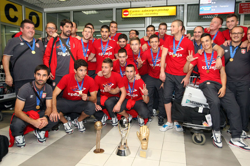 Водени лук на аеродрому, Кућа светских првака у Старој Пазови. Рајковић: Јединство нас је довело до успеха