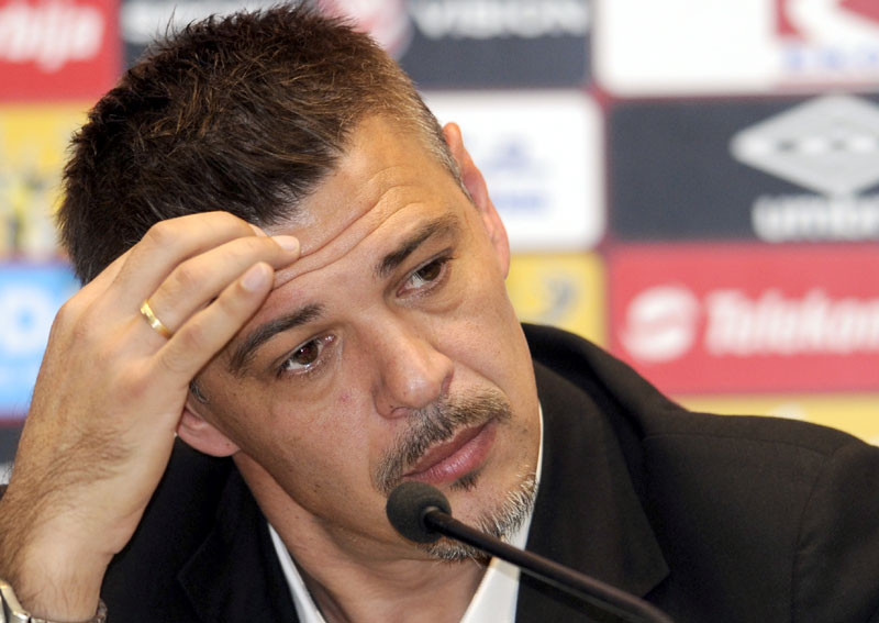 Скандал на дочеку: Весић није дозволио Милошевићу да изађе на балкон!