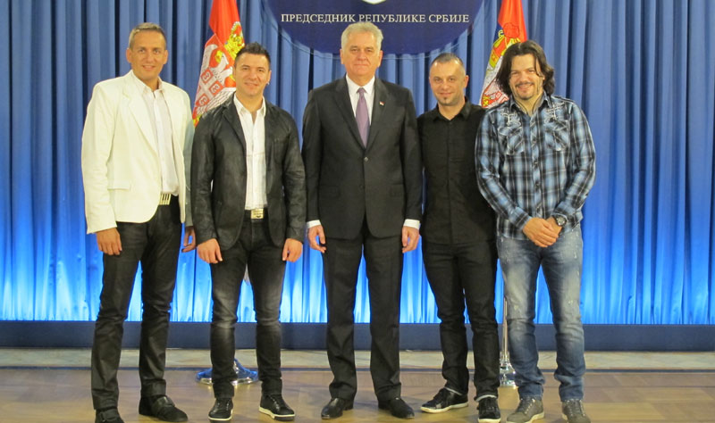 Амадеус бенд на кафи код председника
