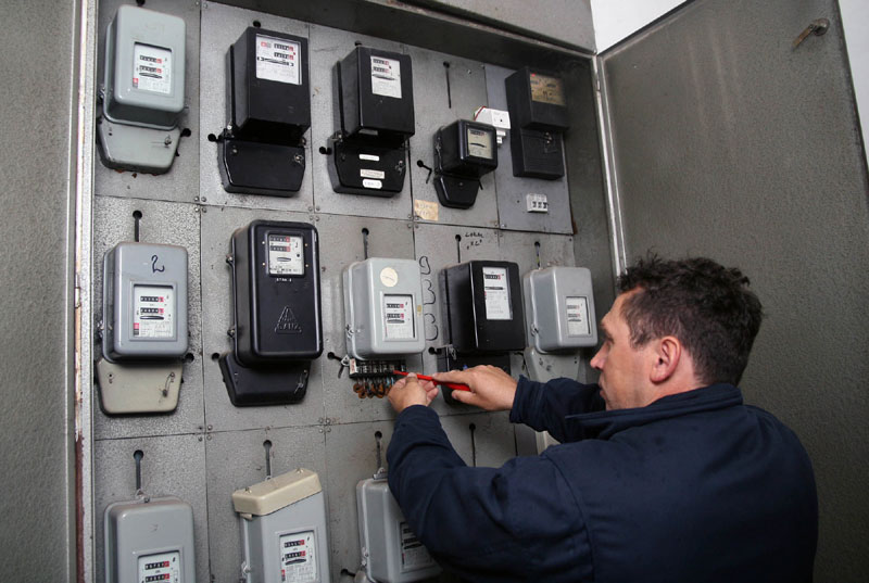 Струју секу и за дуг од 5,000 динара!