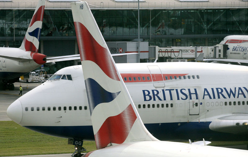 Британски авион ударио у беспилотну летелицу при слетању