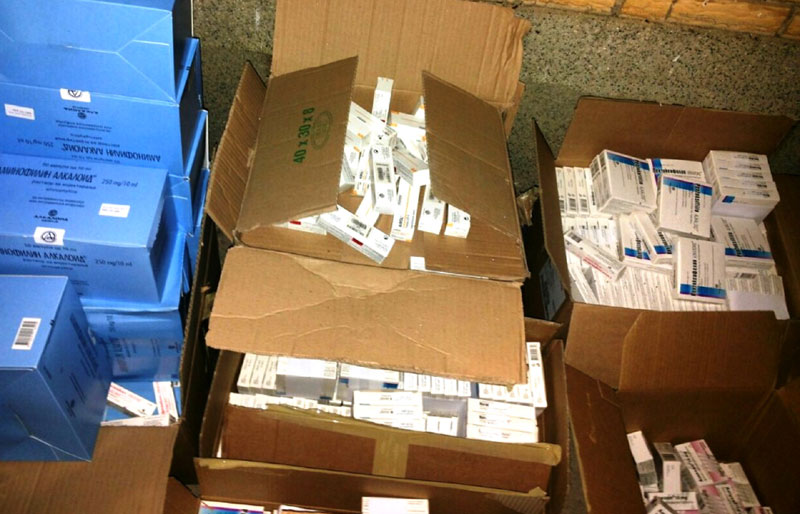 УПРАВА ЦАРИНЕ: На Градини два доктора ухваћена у шверцу лекова и парфема