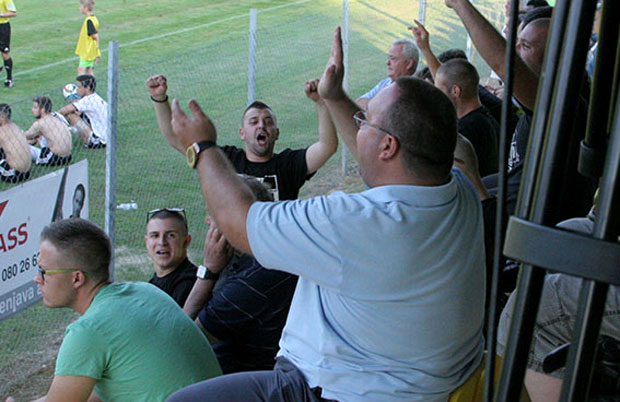 Функционер клуба водио навијање 