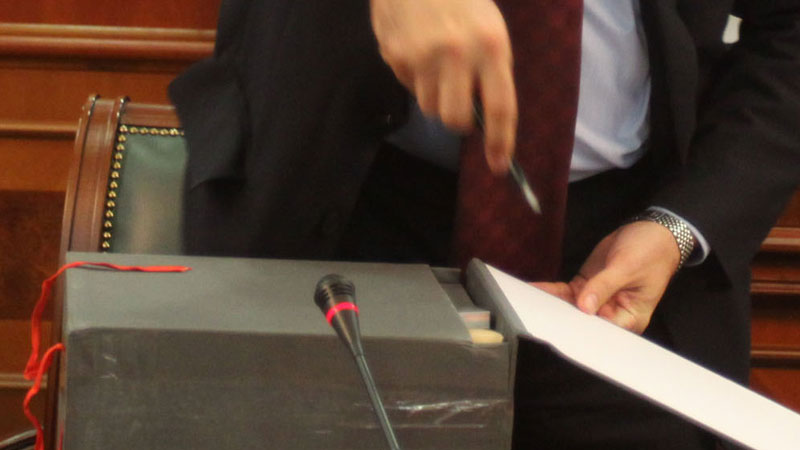 Тендере кроје за своје!