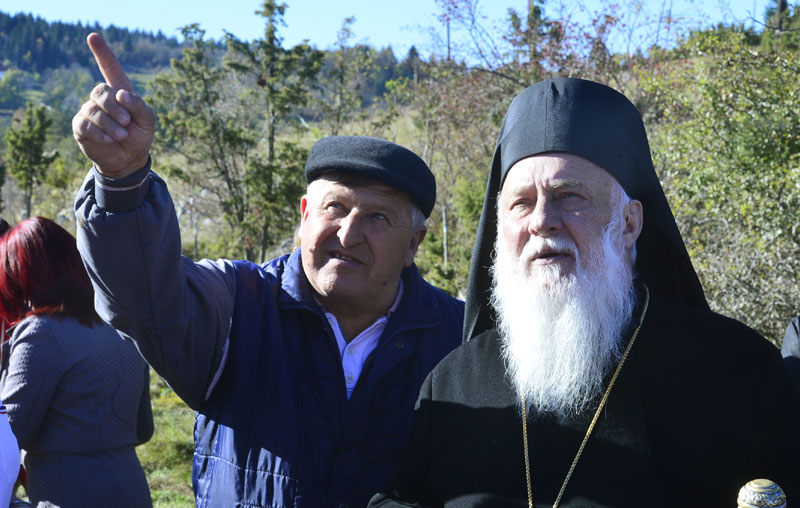 Верници траже Филарета