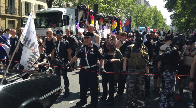 Парада поноса у престоници Француске: Бучна шарада порцуланских креатура