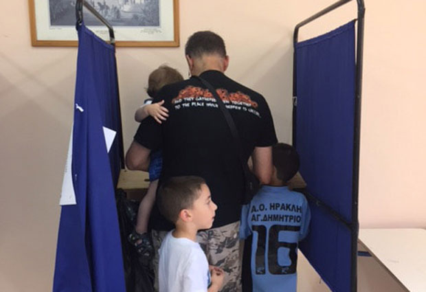 Како је просечна породица из Атине проживела референдум: Егејски дерби будућности  ОХИ - НАИ