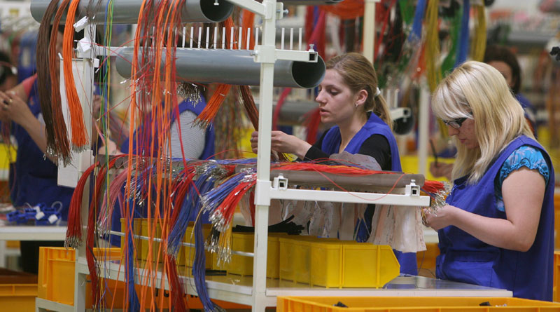 У ауто-индустрију за мање од деценије уложено 1,97 милијарди евра, волан храни 100.000 људи