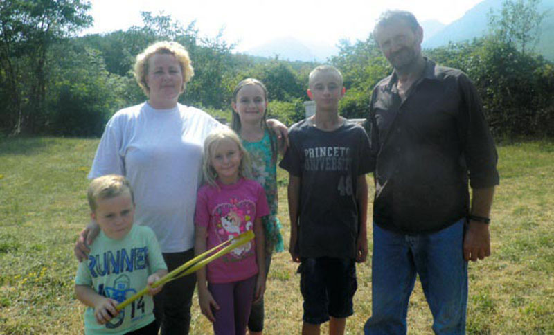 Пећ: Пуцали на Србе док су били на излету
