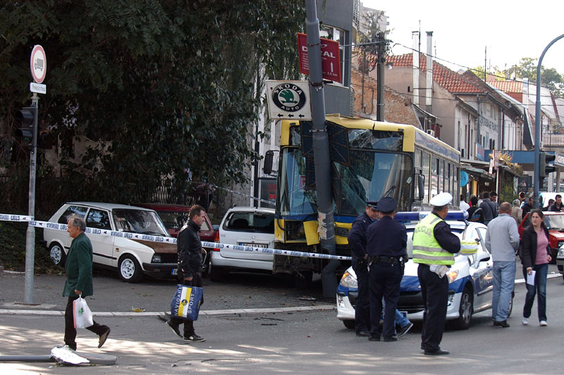 Спасавао путнике, па иде у затвор?!