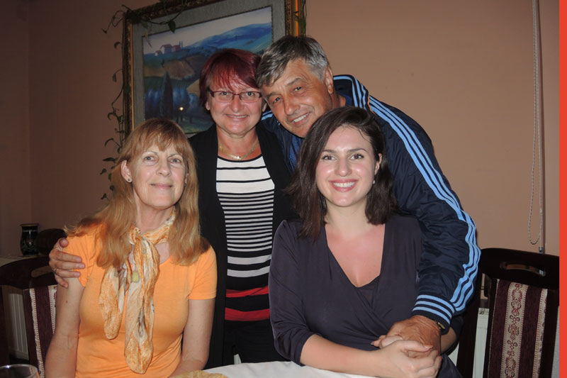 Отац јој на самрти рекао да има сестру у Србији: У сестрином загрљају после шест деценија