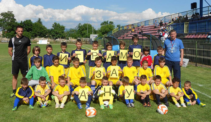 Мали фудбалери а велики људи