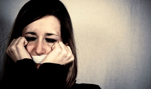 Злостављао малолетницу, па напао полицајце