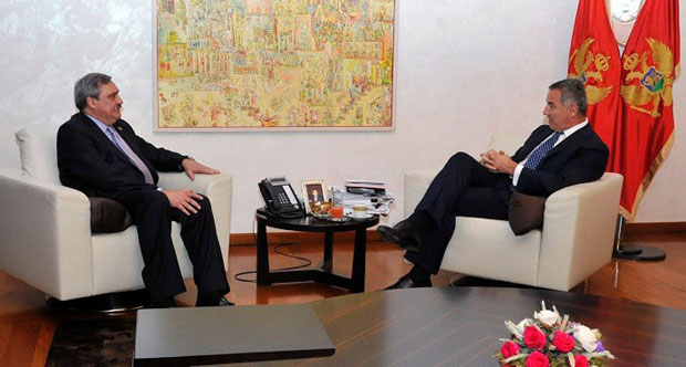 Живе од Русије а хоће у НАТО!