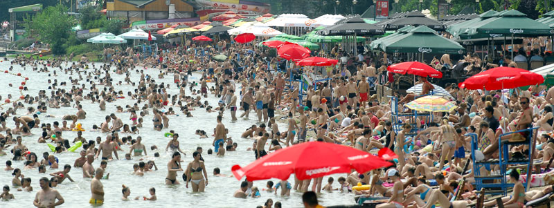 На Ади дневно и до 200.000 људи