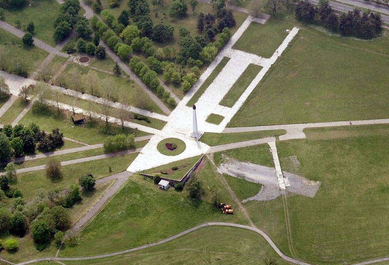 На Ушћу имена 26.000 жртава 