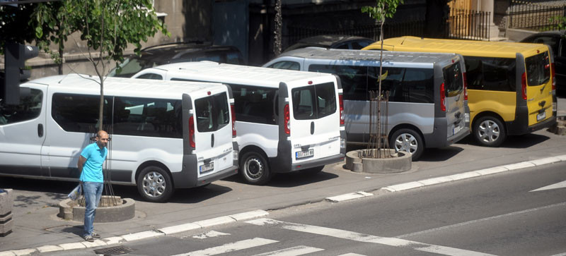 Комби законом увести у јавни превоз