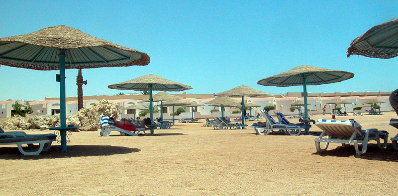 Половина агенција зрела за затварање