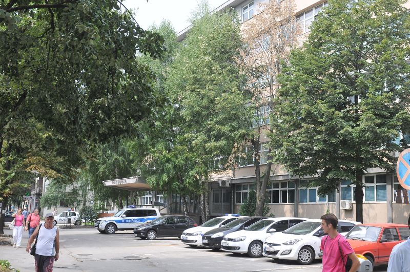 Краљево: Стара граната остављена испред полиције