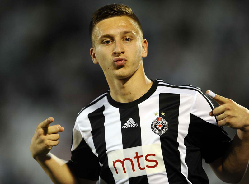 Најистуренији пуцају са свих страна Партизана