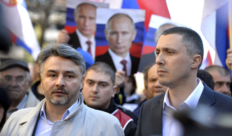 Покрету Двери прети раскол