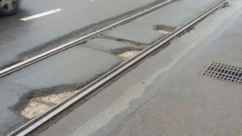 Сређивали Пожешку, а она опет у - рупама