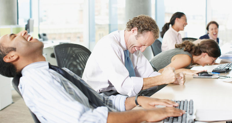 Инструктори терапије смехом подижу продуктивност запослених