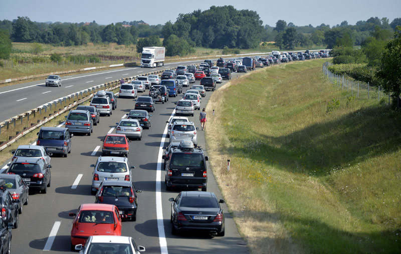 Колона на аутопуту код Велике Плане дуга 14 километара