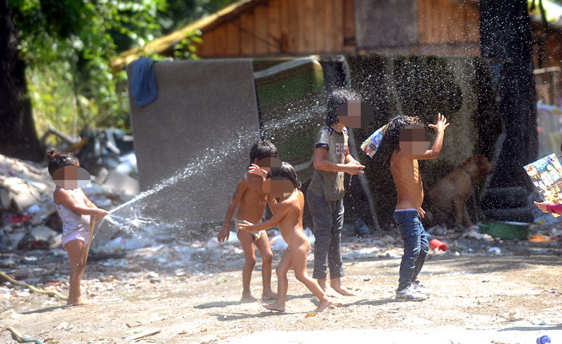 Живе на ободу Београда на плус 40 без воде и струје! 