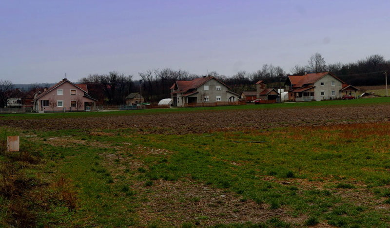 Живот Срба из Книнске Крајине у новом завичају: Лече ране прогона уз унуке