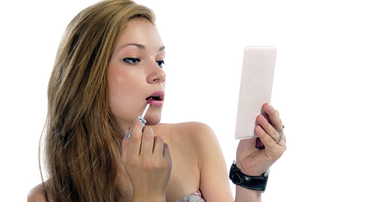 Тужио жену када ју је видео без шминке